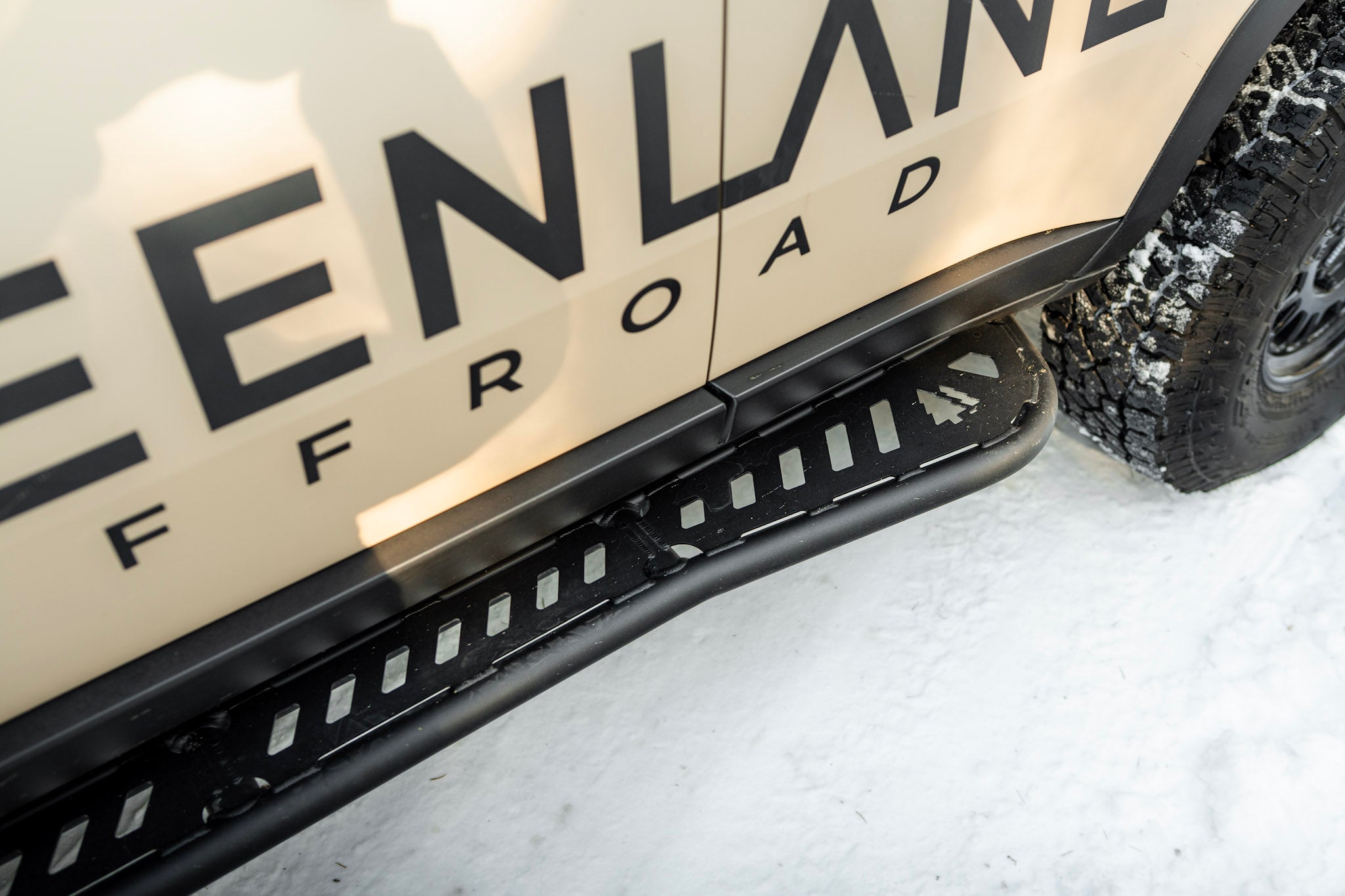 LAND CRUISER ALUMINUM SLIDERS WITH REAR KICK OUT – Greenlane Offroad